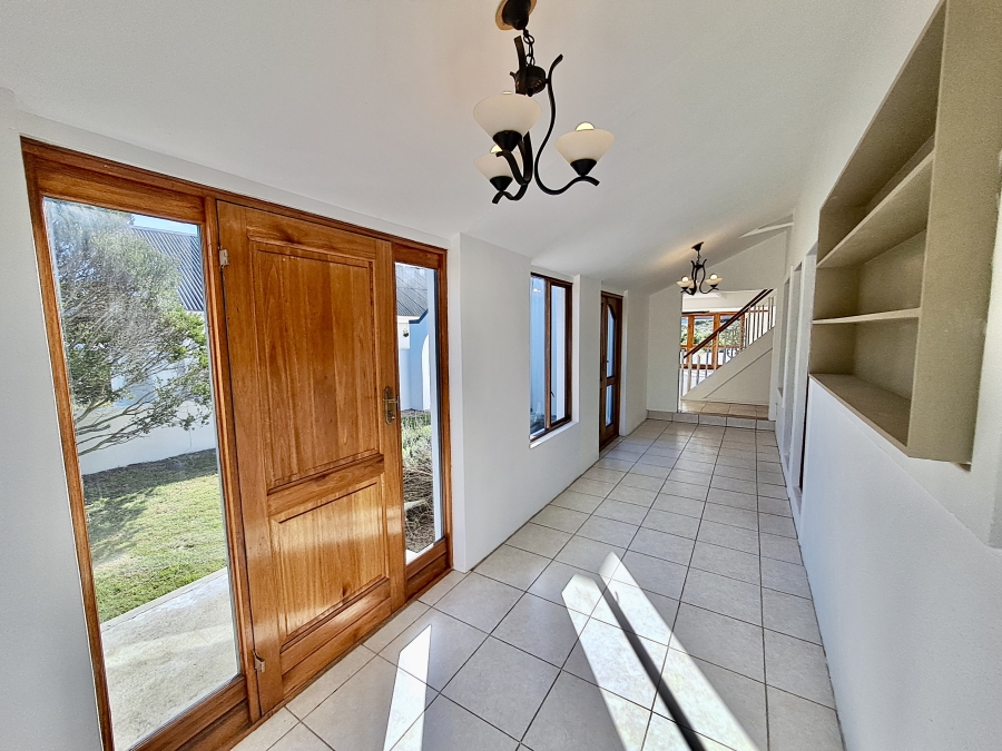 To Let 5 Bedroom Property for Rent in Grotto Bay Western Cape
